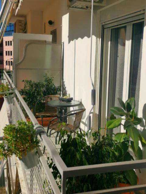 Athenshub - Across Metro Station Apartment Exterior photo